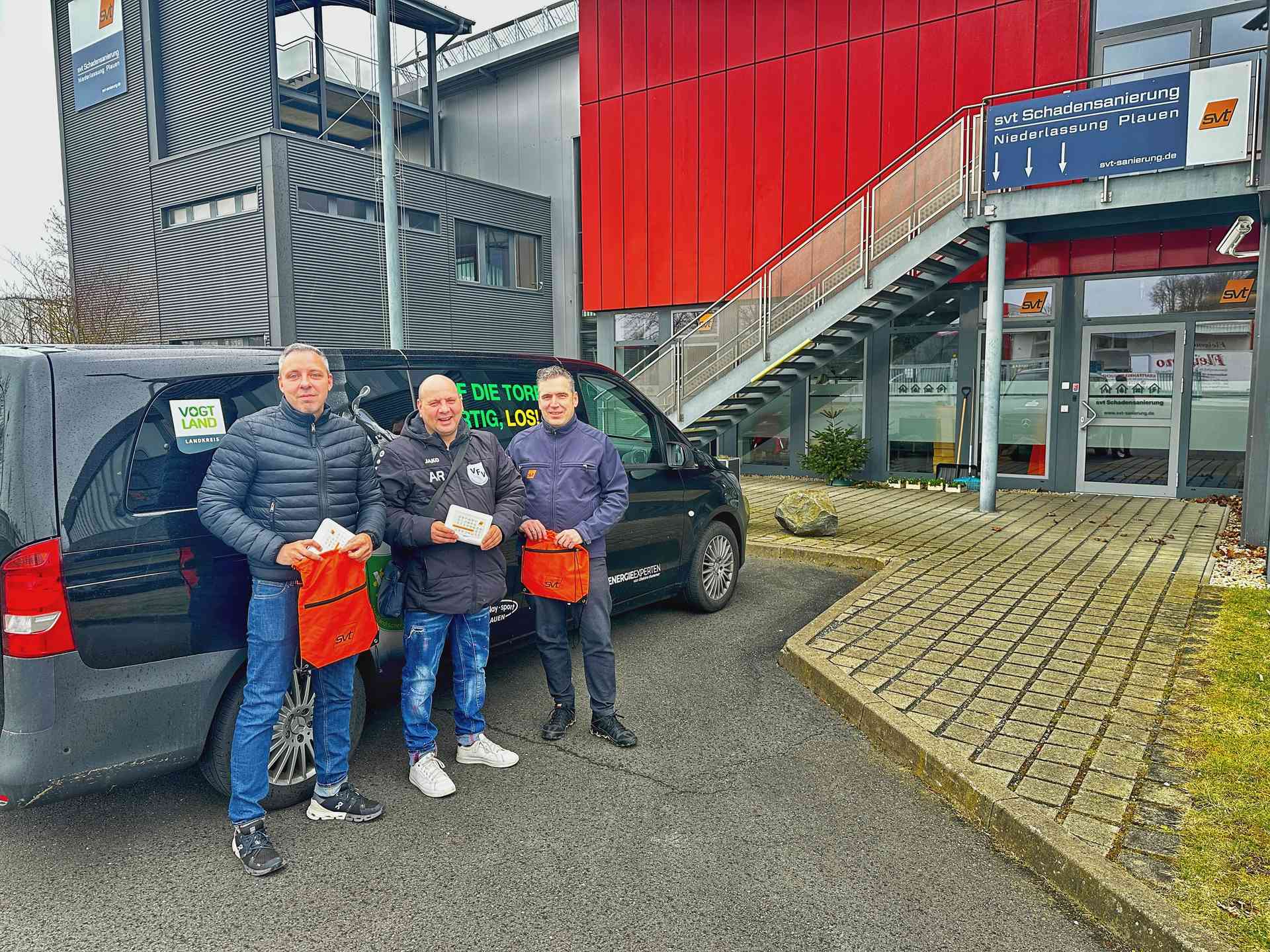 Schadensanierer unterstützt Sport im Vogtland mit Sachspende