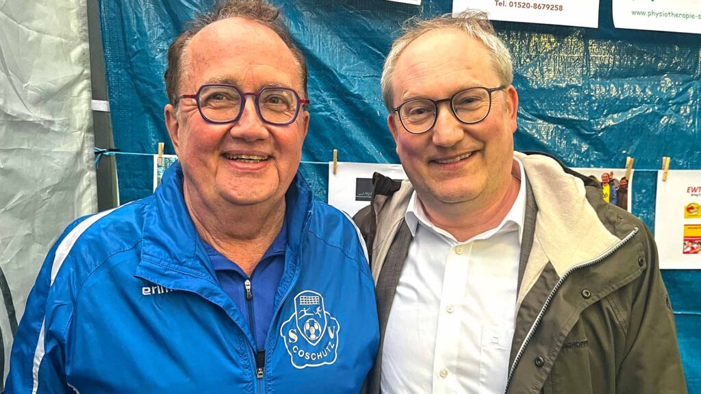 Freuen sich über den gelungenen Austausch zwischen Wirtschaft und Politik in Coschütz: Michael Czerwenka - Unternehmer und Wirtschaftsrat-Vorstand Sektion Ost sowie Dr. Dirk Schröter (rechts im Bild) - Geschäftsführer Personal/Arbeitsdirektor und Landesvorsitzender des Wirtschaftsrates Sachsen. Foto: Sebastian Höfer