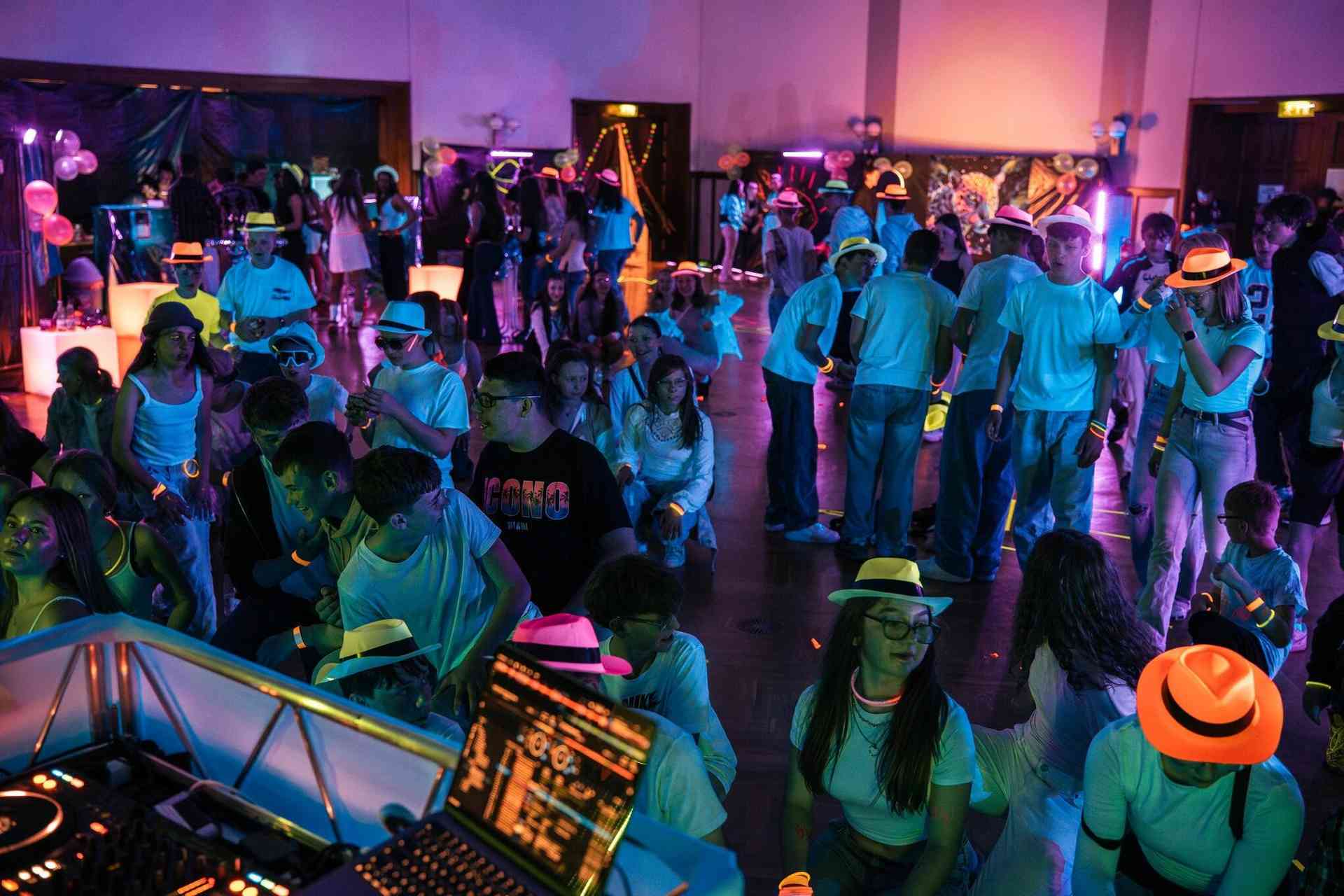 Neon Night im Ratskellersaal Rodewisch