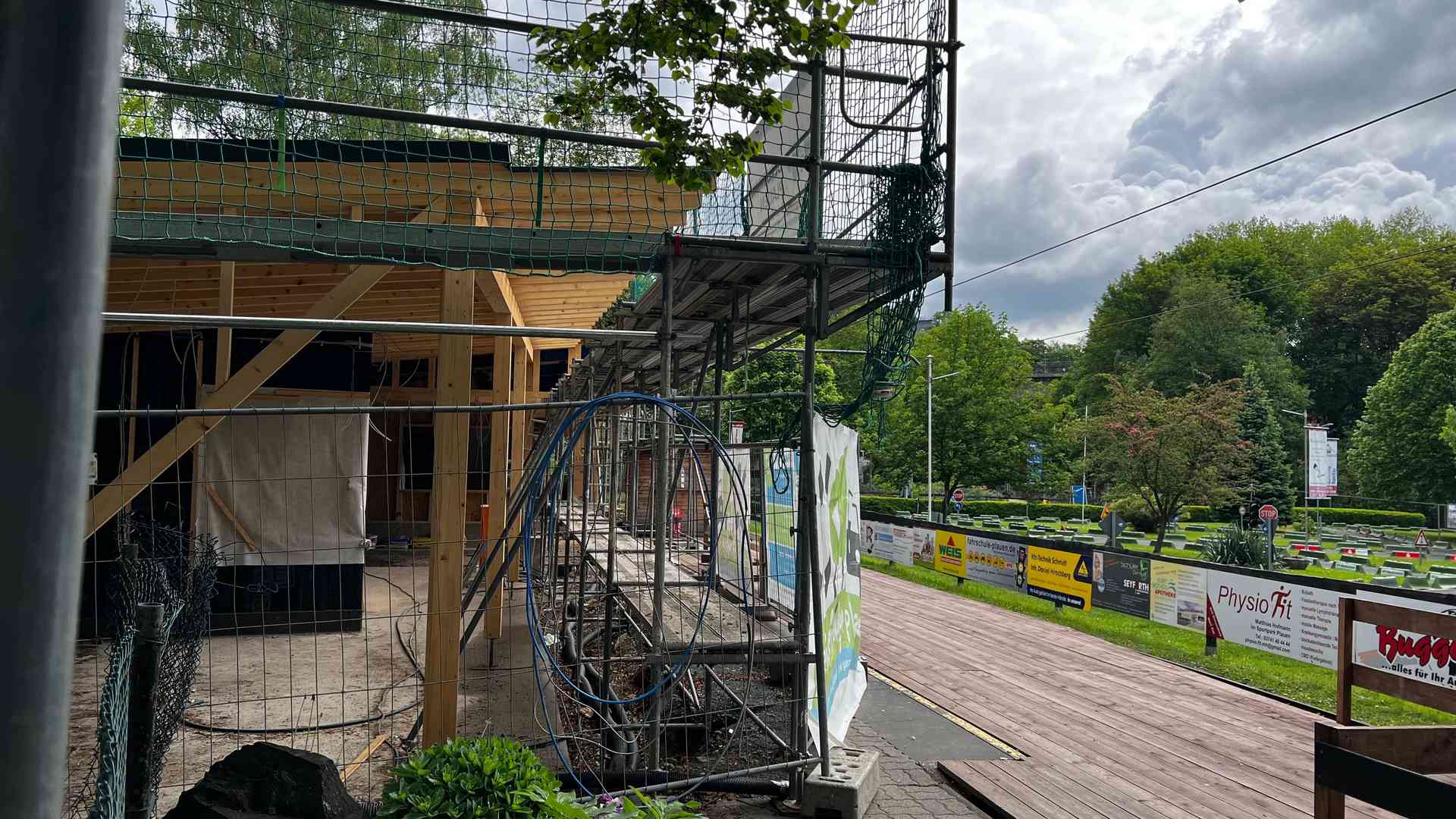 Neuer Bahnhof in der Freizeitanlage Syratal nimmt Gestalt an