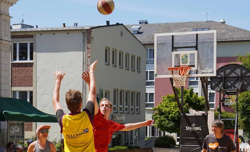 "Charity Hoops" - Körbe werfen für den guten Zweck.