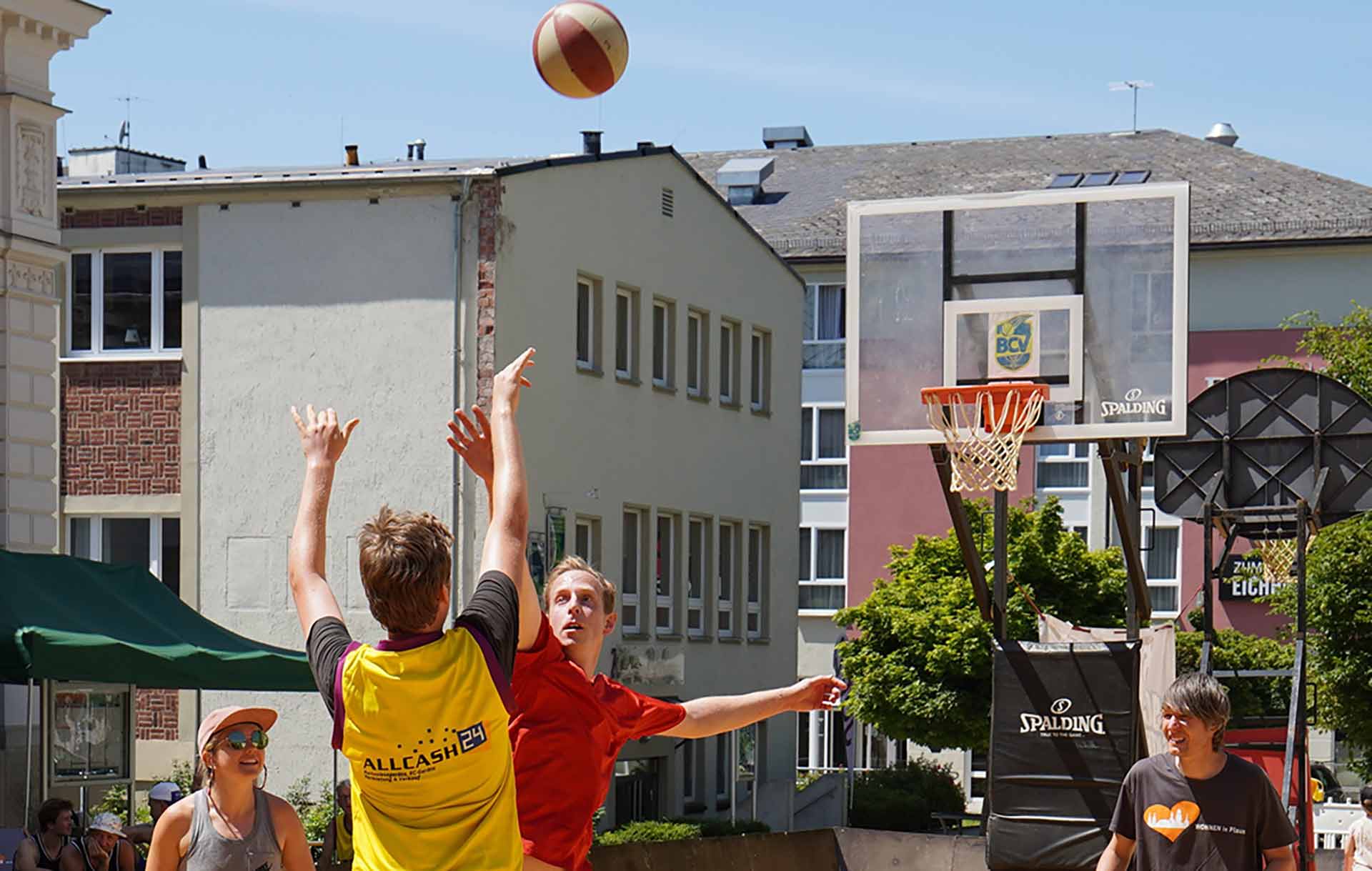 "Charity Hoops" - Körbe werfen für den guten Zweck.
