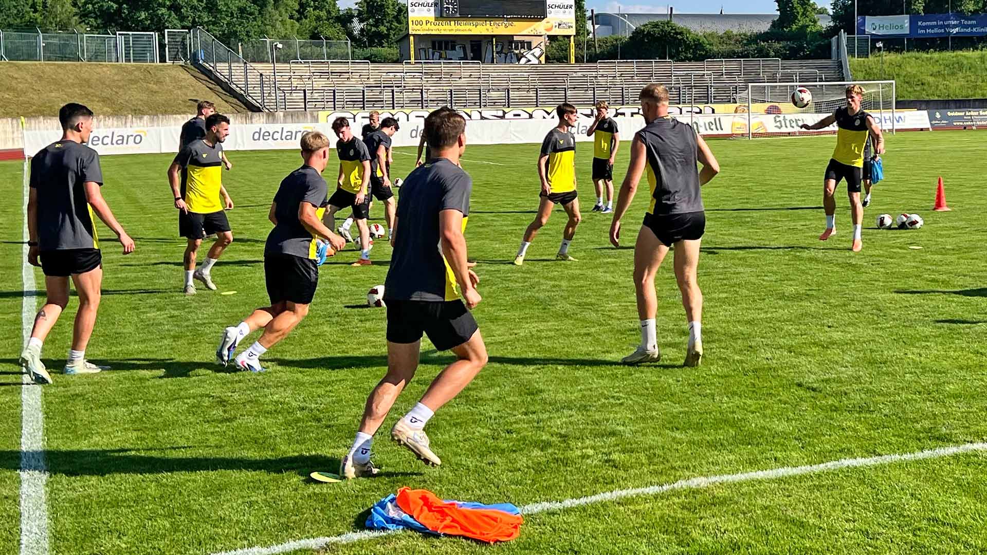 Auftakttraining wird zur Hitzeschlacht. Plauener Spieler absolvieren erstes Training mit Cheftrainer Sven Köhler. Foto: Sebastian Höfer