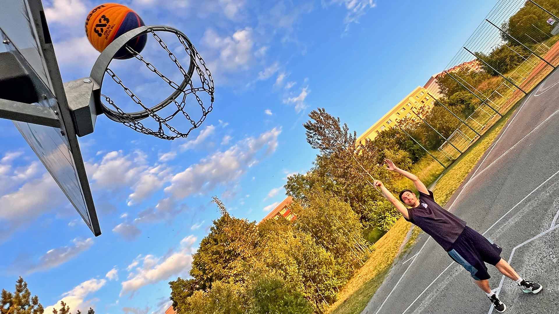 Basketball-Pionier Tobias Thoß ist am Samstag beim "Charity Hoops" ebenso Korbjäger nebst weiteren regionalen Unternehmen