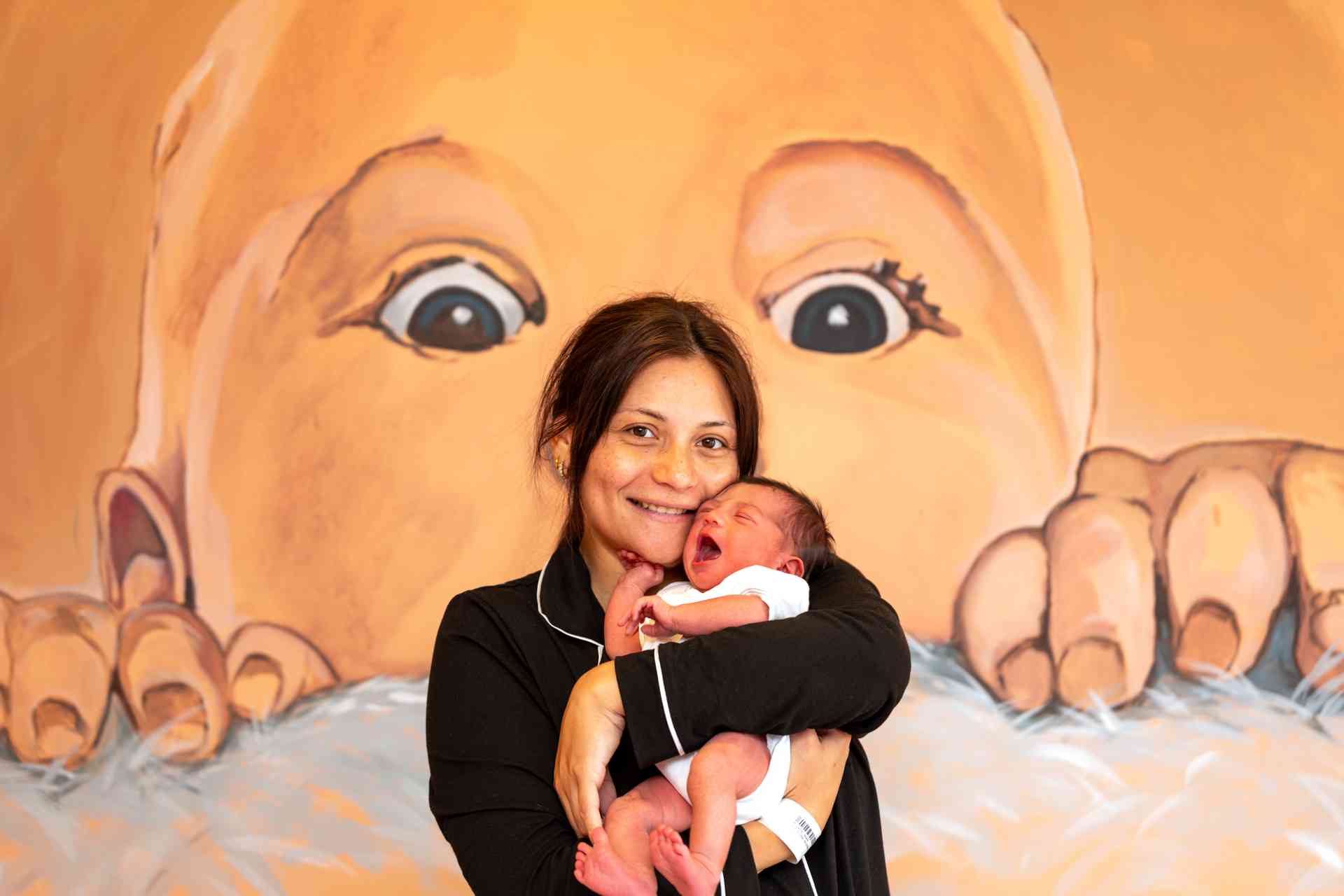 Helios Plauen 300. Baby: Mutti Melanie Pötzscher (Tel: 0176-71916347) mit Elaida , geb. am 16.6.26, 18.40 Uhr, 3215g, 53 cm