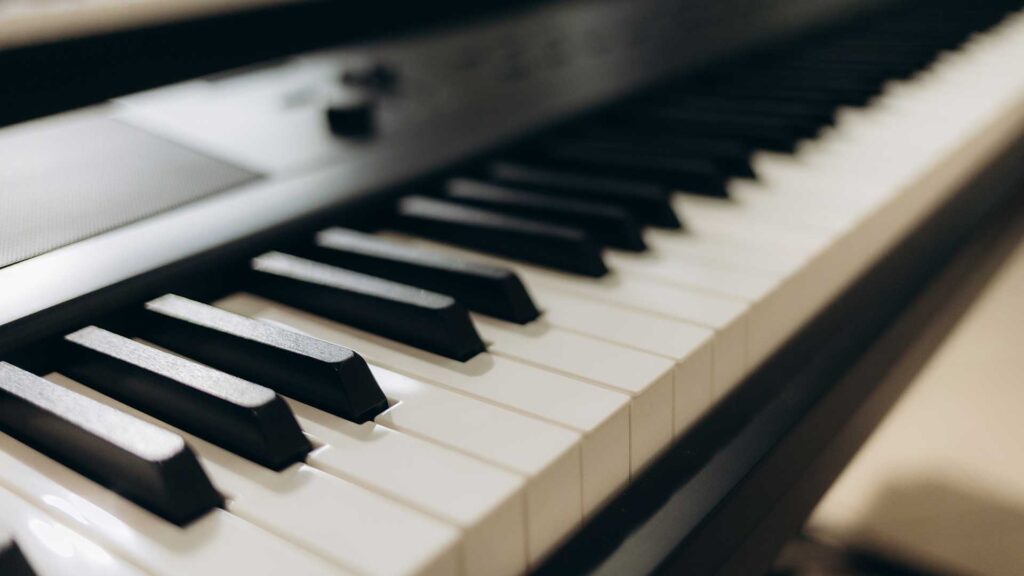 Die Tasten eines E-Piano für Anfänger.