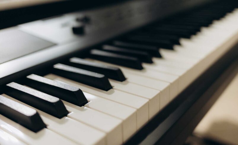 Die Tasten eines E-Piano für Anfänger.
