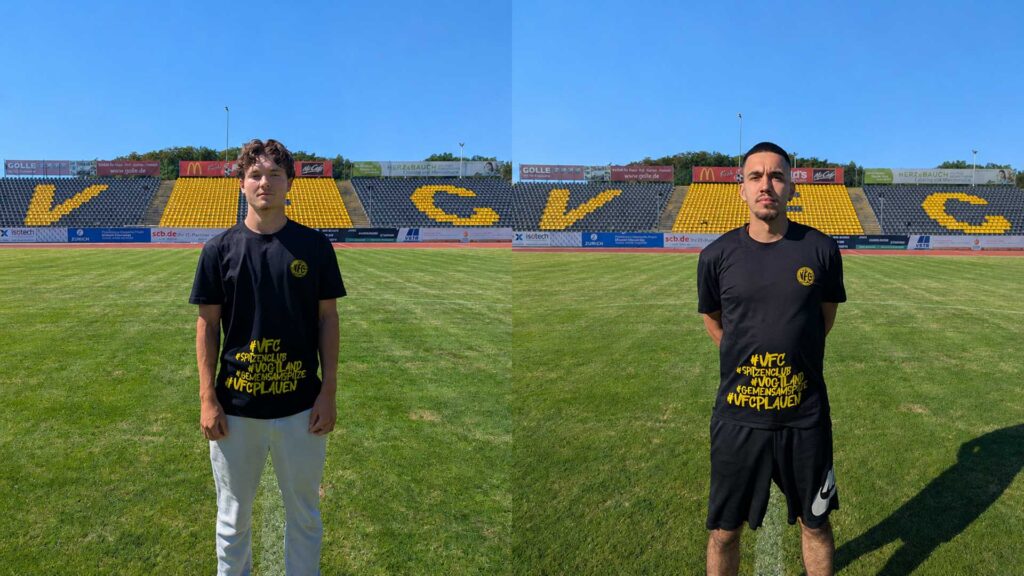VFC Plauen-Neuzugänge Pepe Pharell Philipp und Stefan Cvetkovic stehen auf dem Rasen im Vogtlandstadion