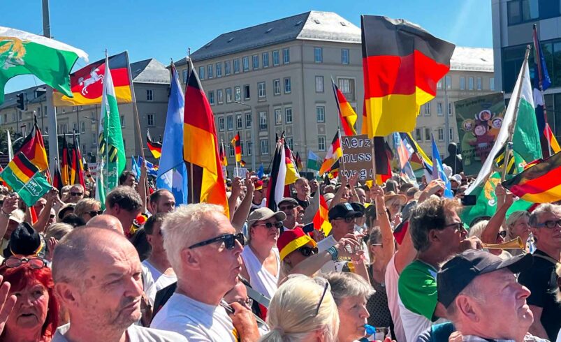 Tausende bei Demo in Plauen, Polizei meldet störungsfreien Verlauf. Foto: S. Höfer