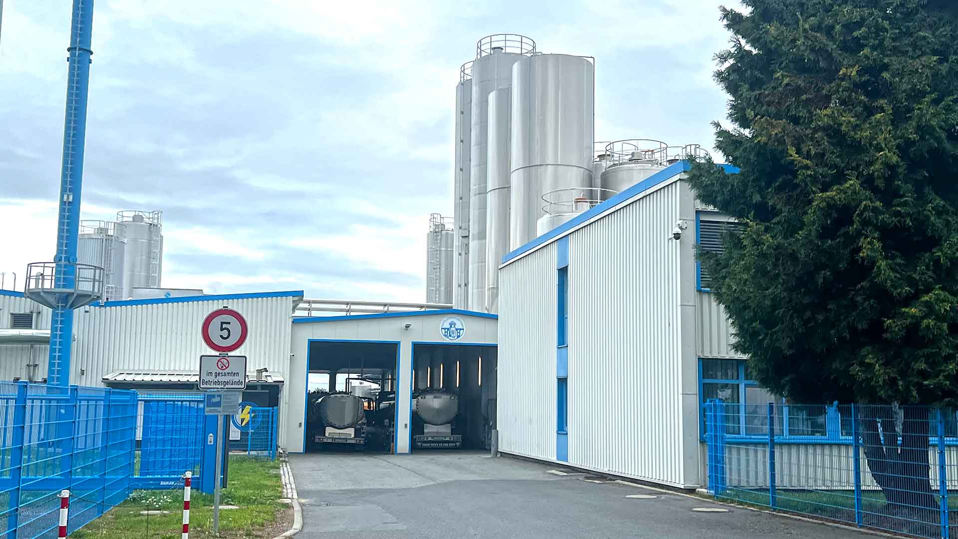 Die Vogtlandmilch GmbH ist in den Fokus der Müller-Gruppe gerückt. Berichten zufolge, soll Müller an der Übernahme des Plauener Milchhofs interessiert sein.