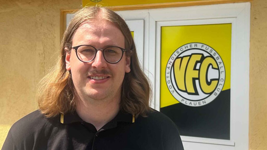 Der 26-jährige Plauener Scott Heinrichs ist Leiter der Geschäftsstelle des VFC Plauen.
