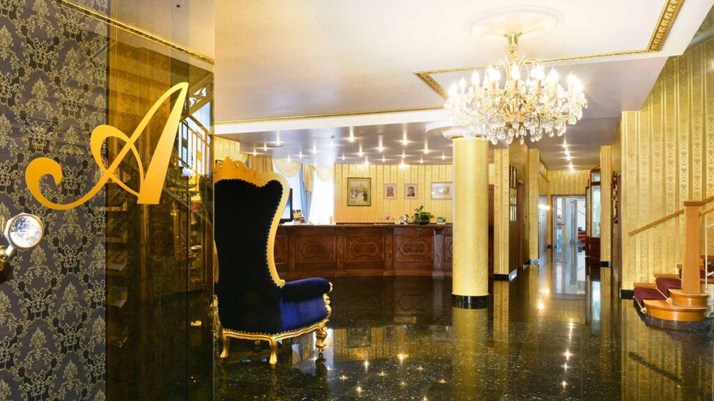 Stilecht und glamourös empfängt das Vier-Sterne-Haus seine Gäste.
