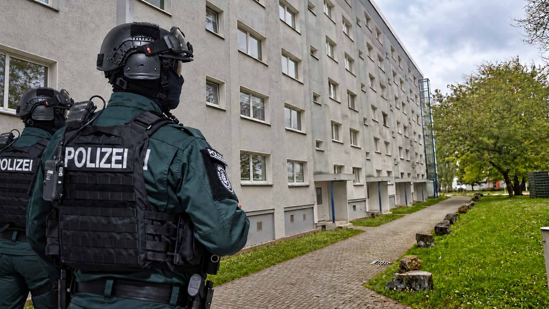 Das LKA Sachsen stürmte zwei Wohnungen im Chrieschwitzer Hang am Friesenweg (im Bild) und an der Marie-Curie-Straße in Plauen.
